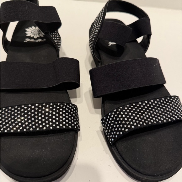 Yellow Box Black Sandals - Picture 2 of 6